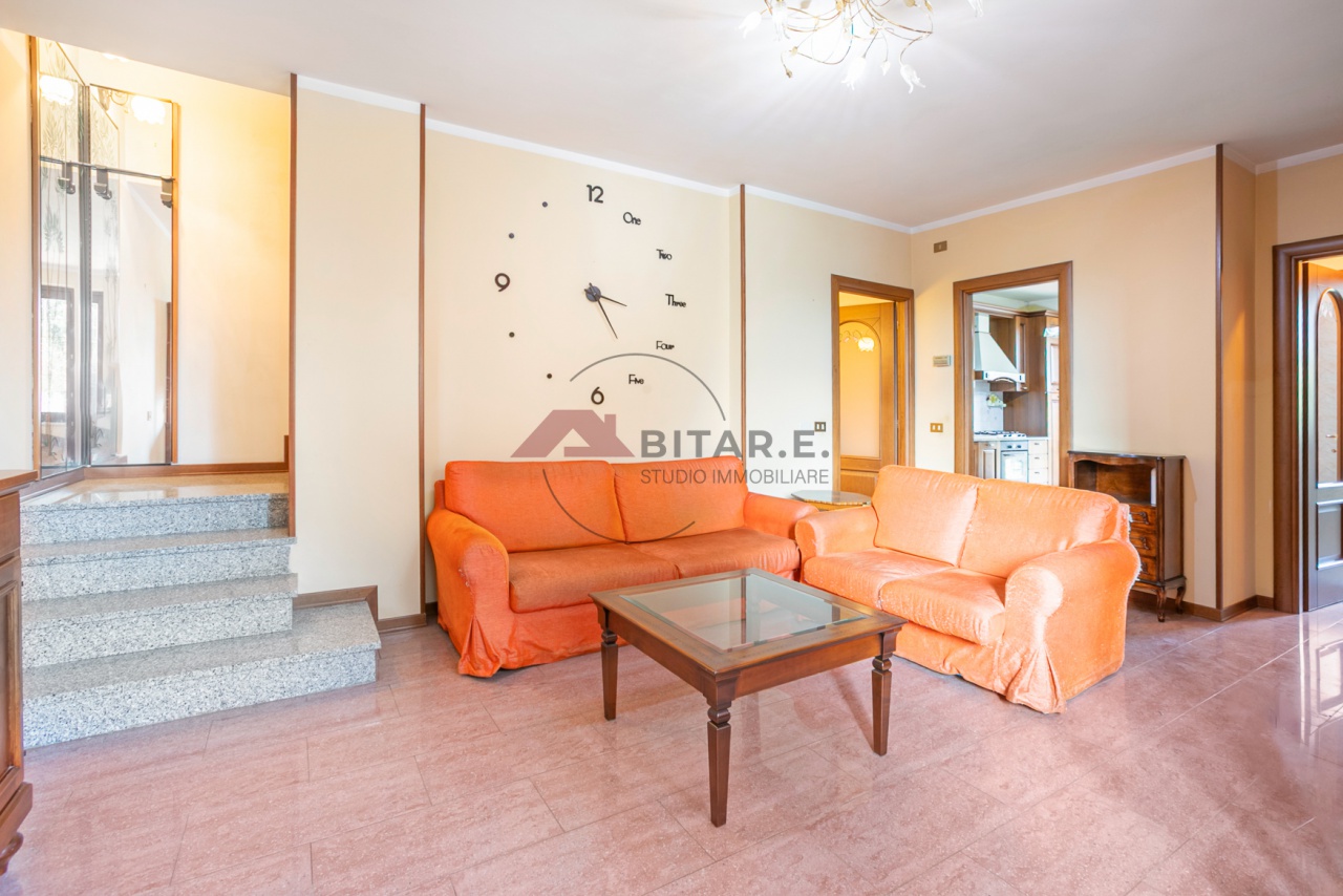 Villa con giardino a Verolavecchia