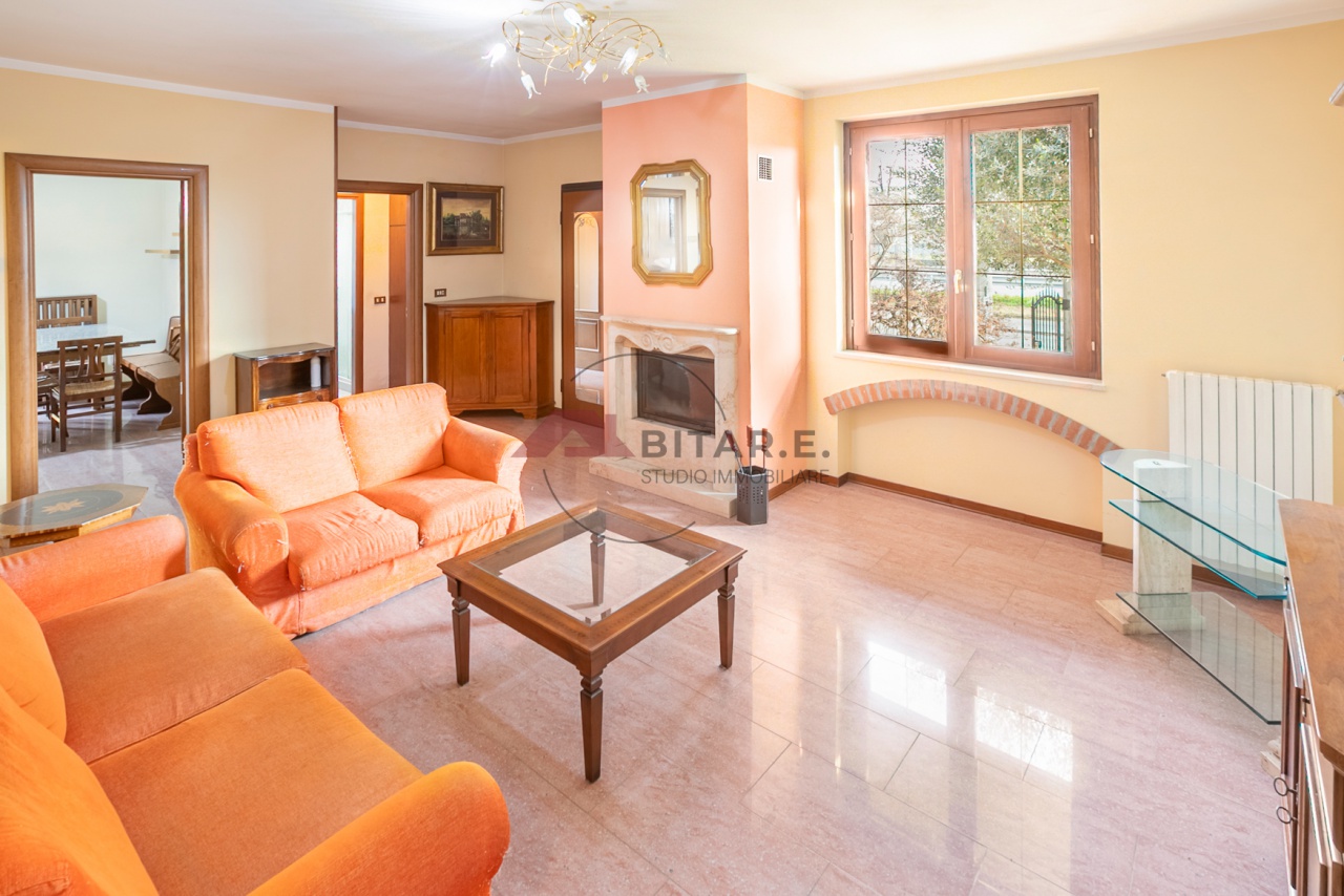 Villa con giardino a Verolavecchia