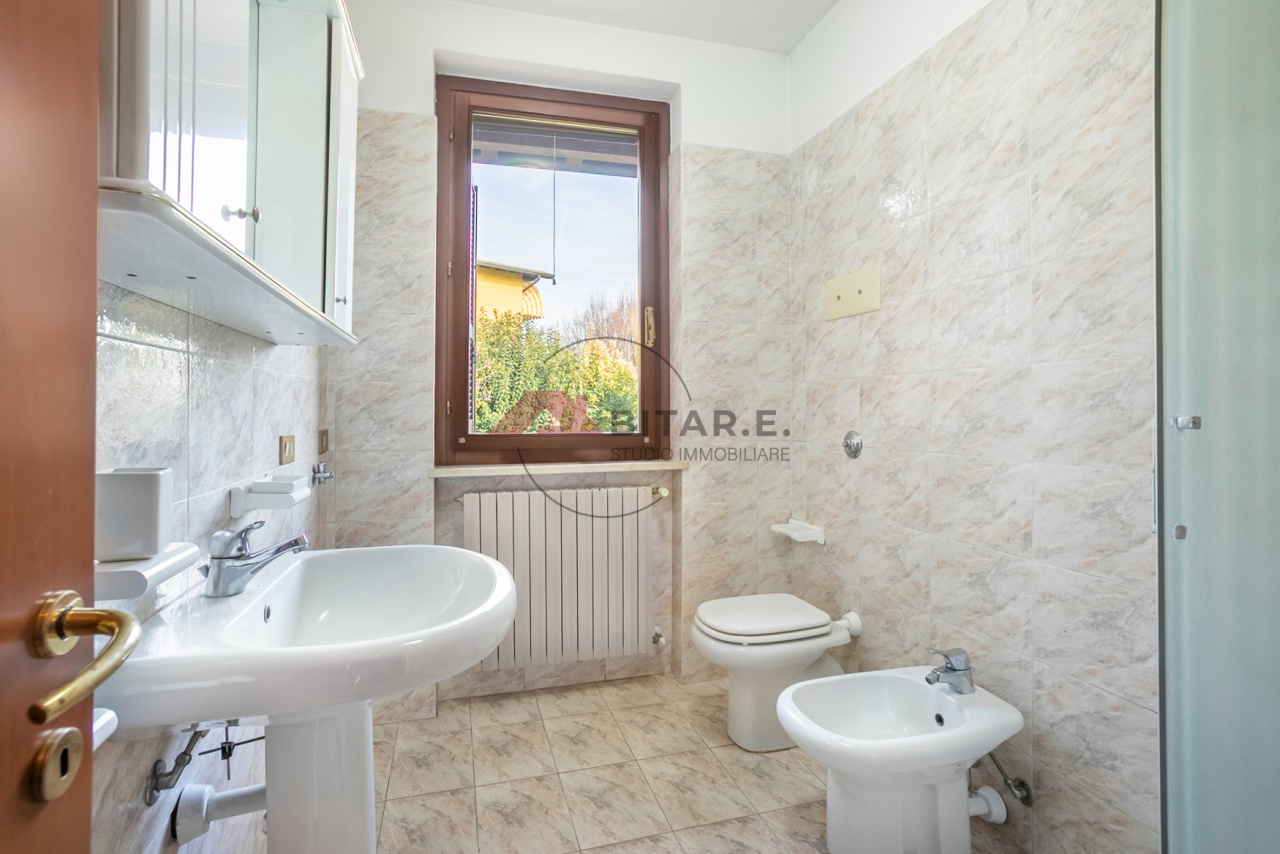 Villa con giardino a Verolavecchia