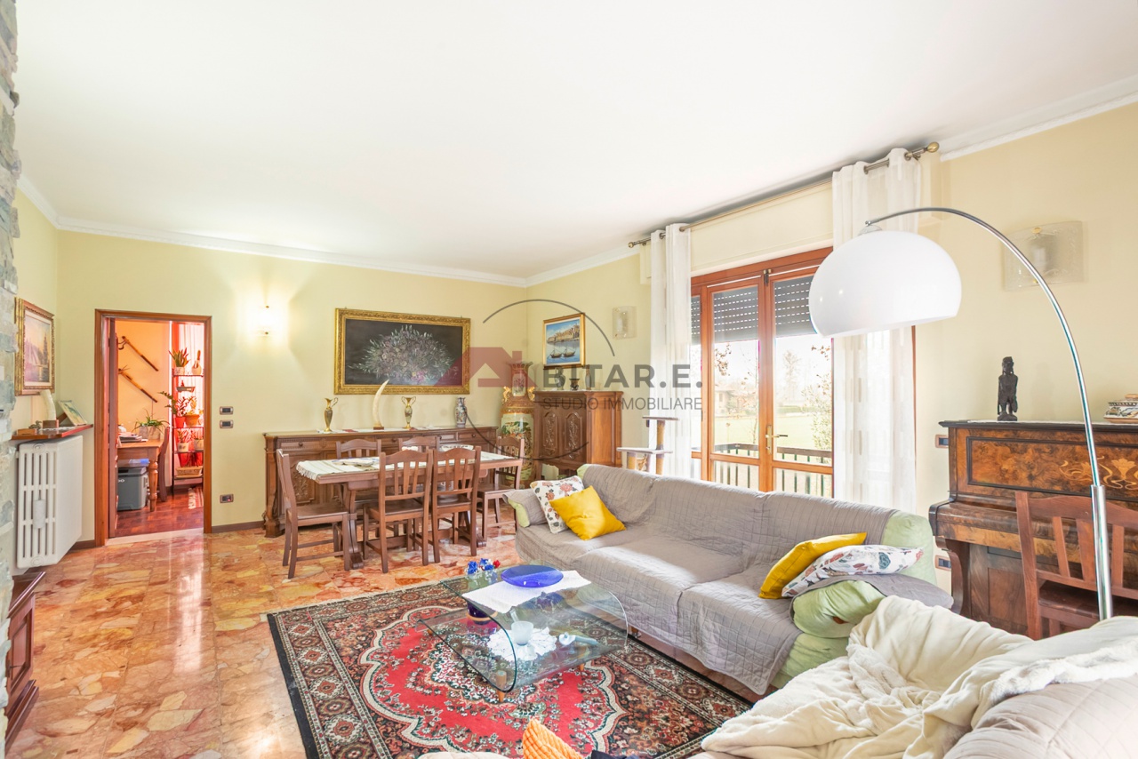 Quadrilocale con giardino a Brandico