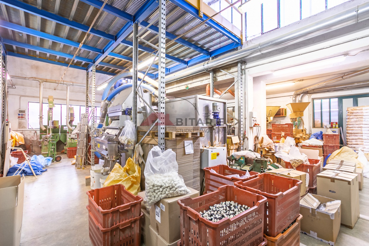 Magazzino in vendita a Brandico