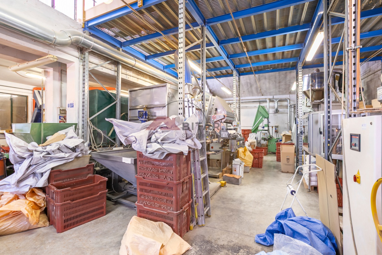 Magazzino in vendita a Brandico