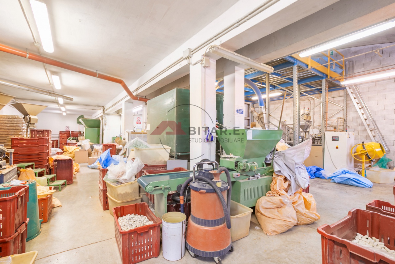 Magazzino in vendita a Brandico