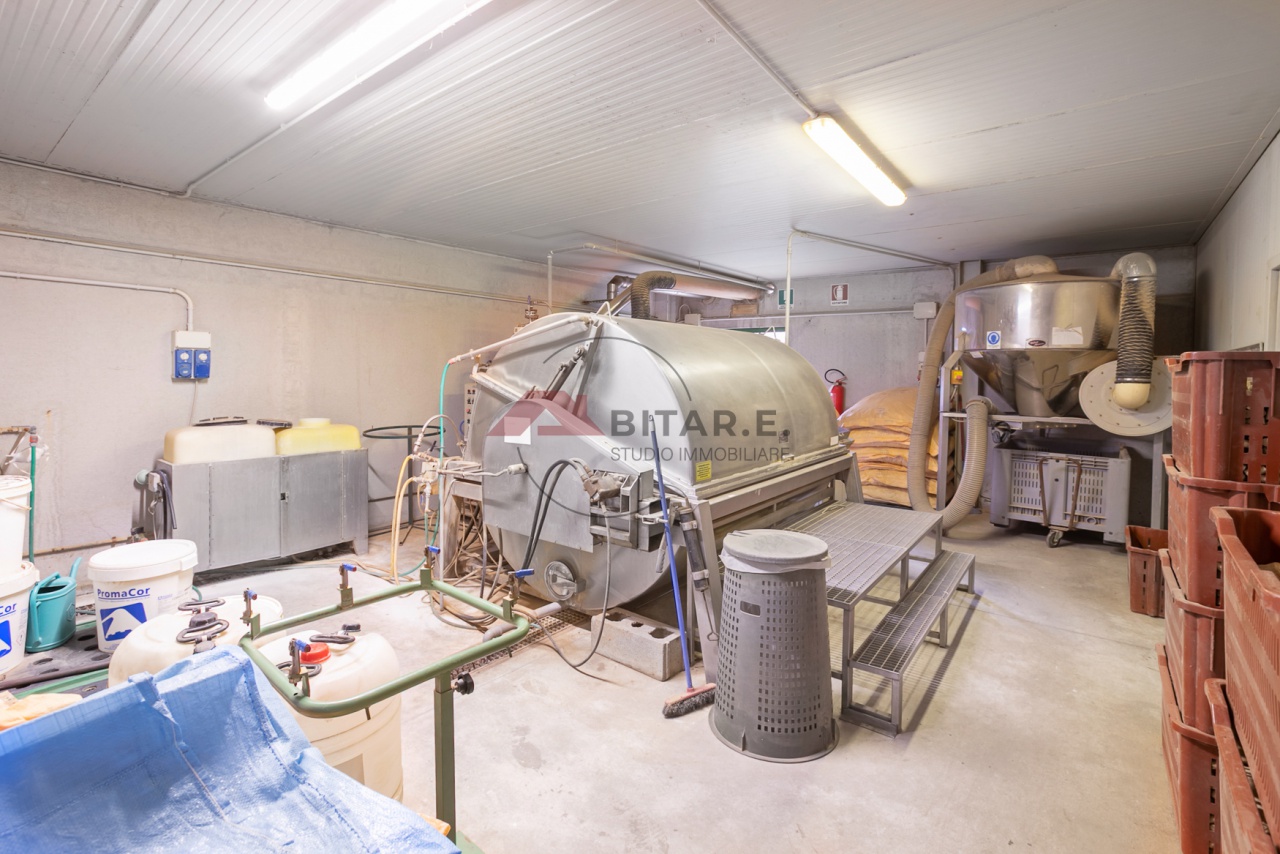 Magazzino in vendita a Brandico