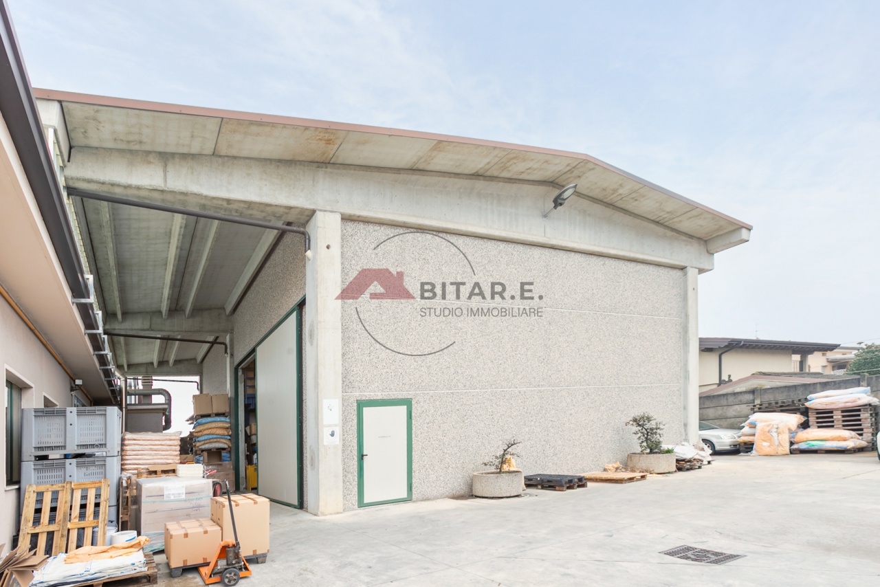 Magazzino in vendita a Brandico