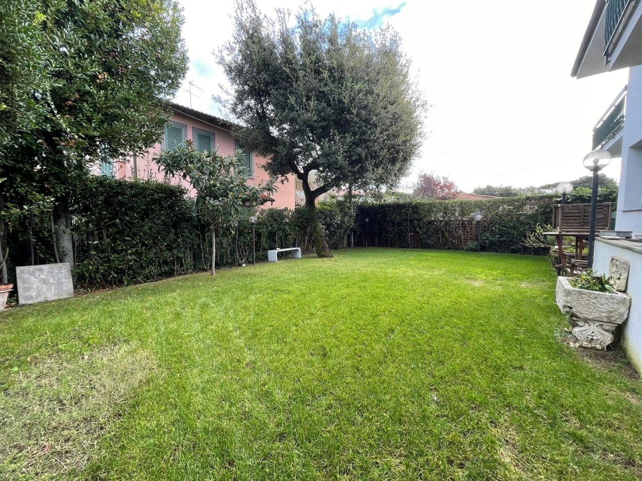 Villa con giardino a Pietrasanta