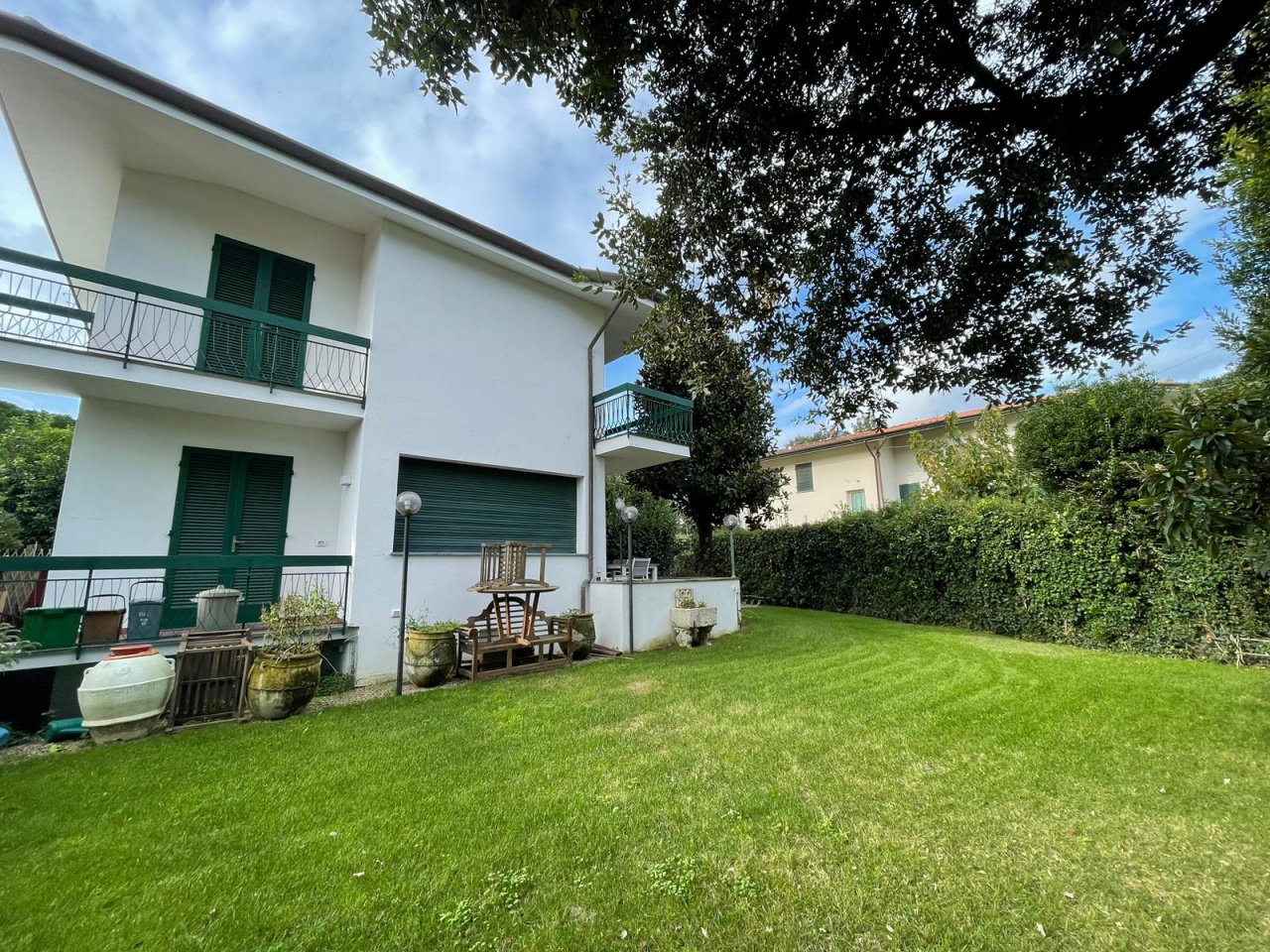 Villa con giardino a Pietrasanta