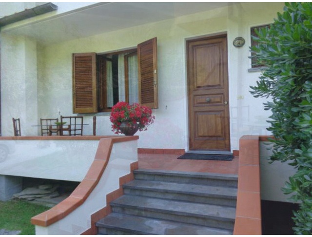 Villa arredata in affitto a Pietrasanta