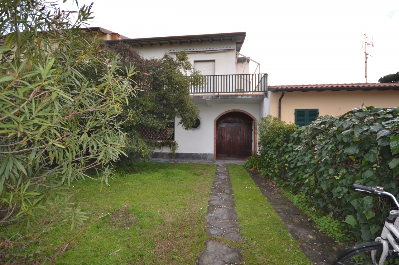 Villa arredata in affitto a Pietrasanta