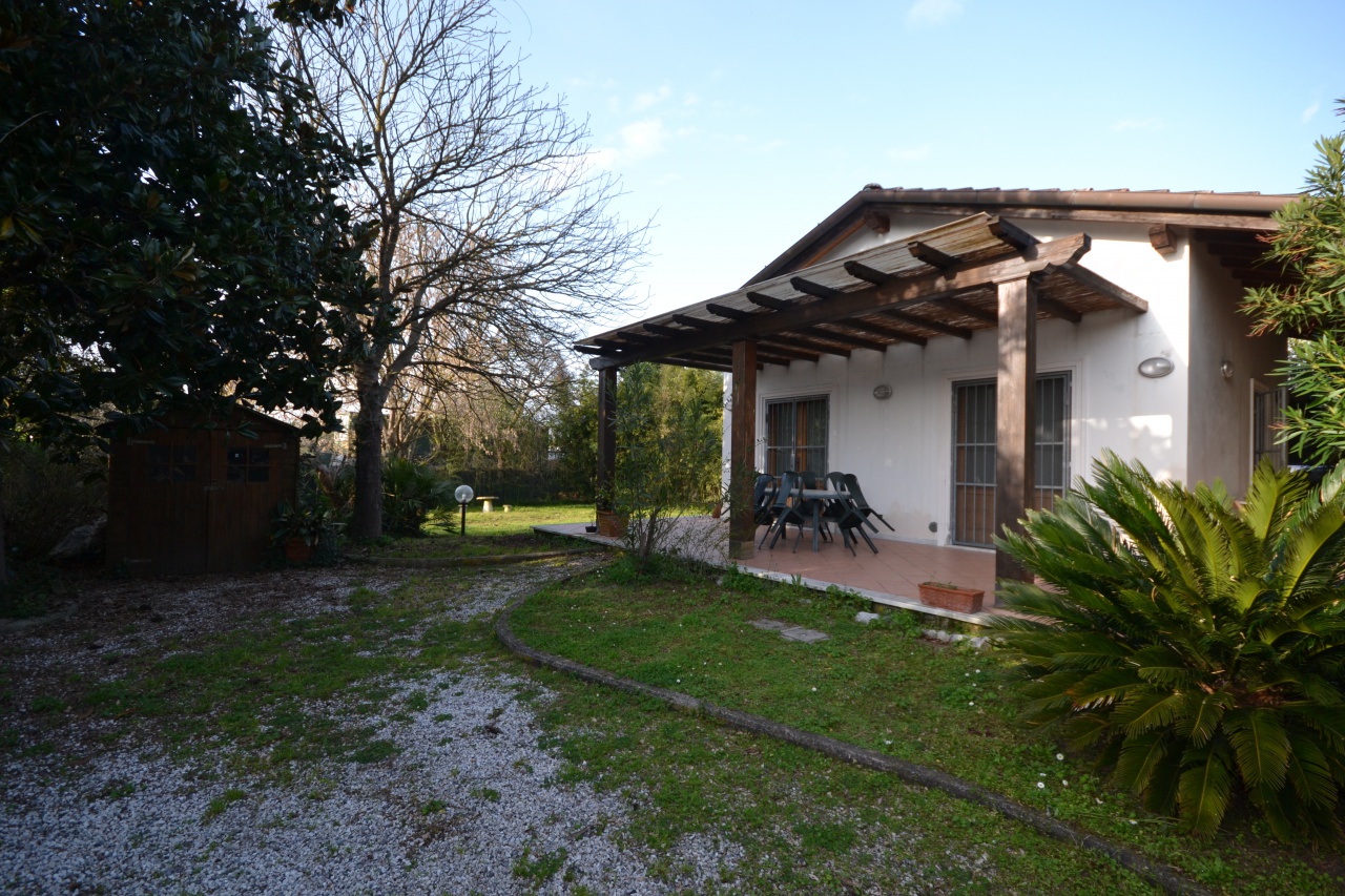 Villa arredata in affitto a Pietrasanta