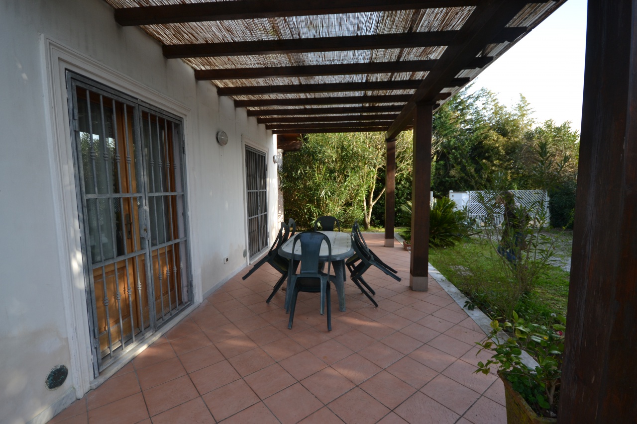 Villa arredata in affitto a Pietrasanta