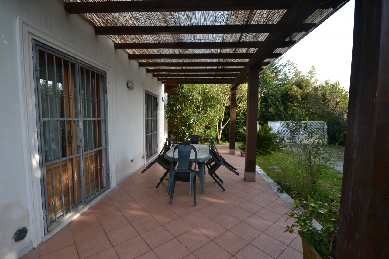Villa arredata in affitto a Pietrasanta