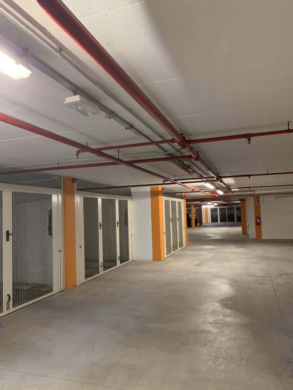 Box/Garage 15mq con box a Pietrasanta