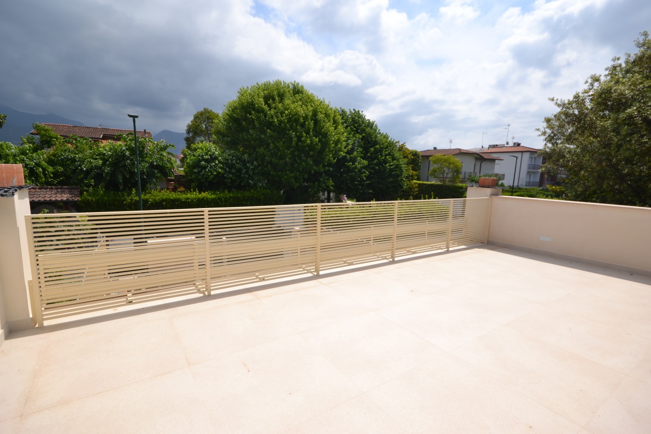 Villa arredata in affitto a Forte dei Marmi