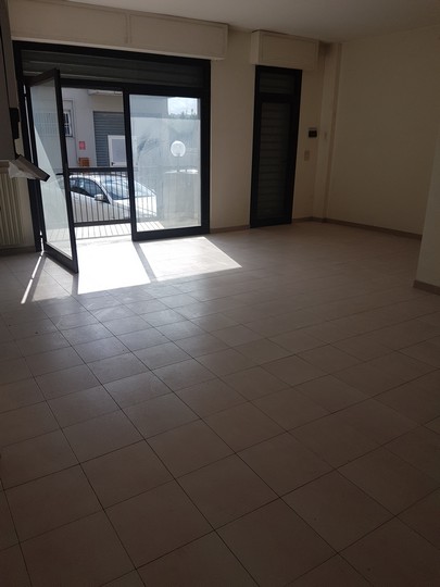 Locale commerciale in affitto a Pescara, Zona Tiburtina