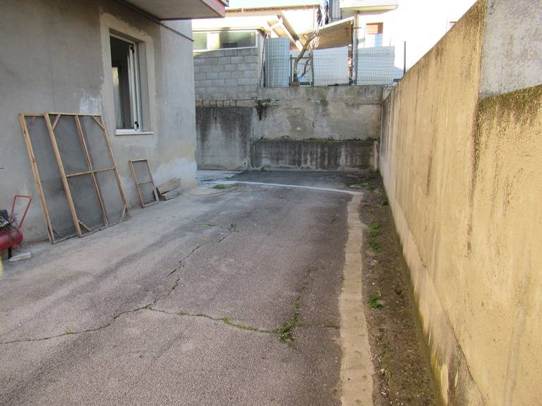 Locale commerciale in affitto a Pescara, Zona Ospedale