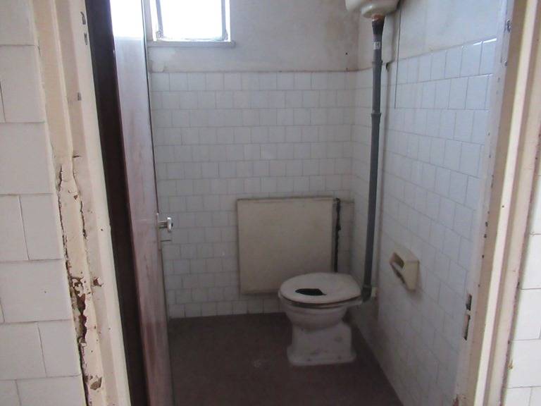 Locale commerciale in vendita a Pescara, Zona Ospedale