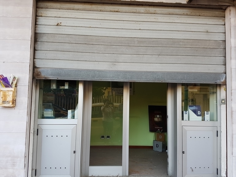 Locale commerciale in vendita a Pescara, Zona Ospedale