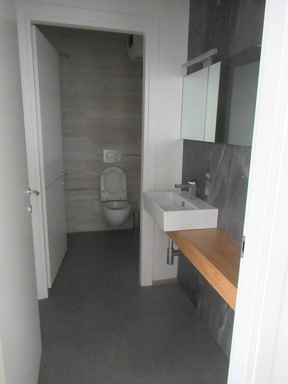 Locale commerciale in vendita a Spoltore, Villa Raspa