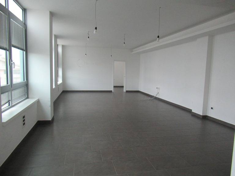 Studio/Ufficio in vendita a Spoltore, Villa Raspa