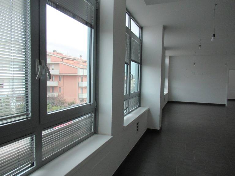 Studio/Ufficio in vendita a Spoltore, Villa Raspa