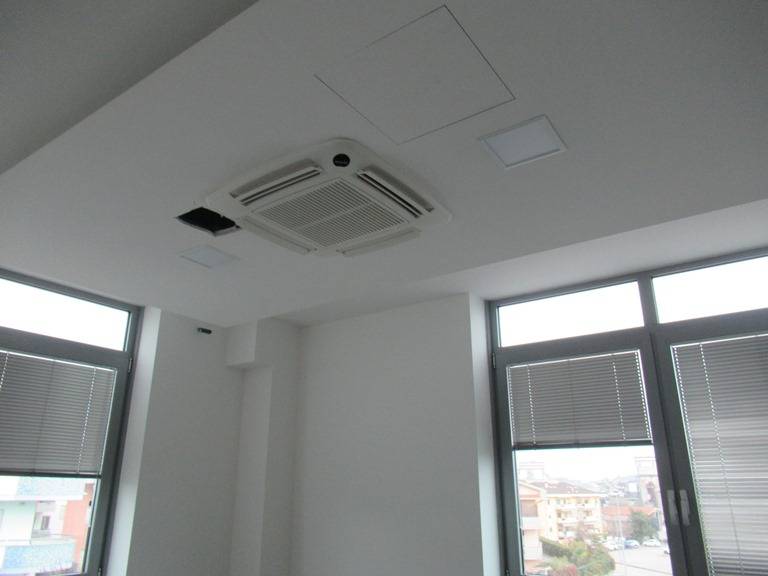 Studio/Ufficio in vendita a Spoltore, Villa Raspa