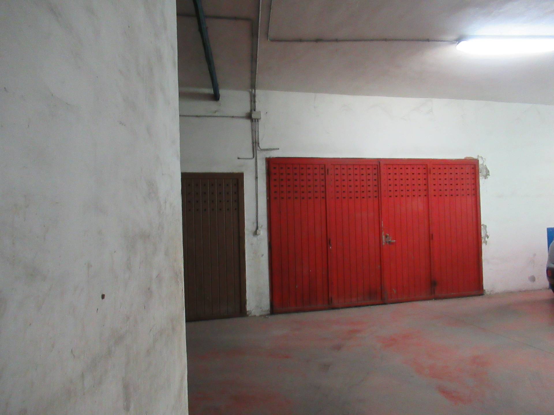 Box o garage in vendita a Pescara, Zona Ospedale