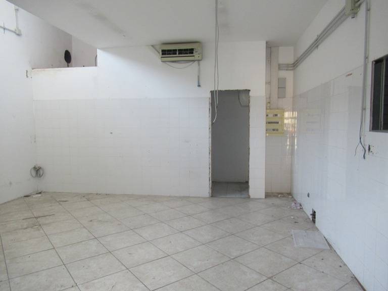 Locale commerciale in affitto a Spoltore, Santa Teresa