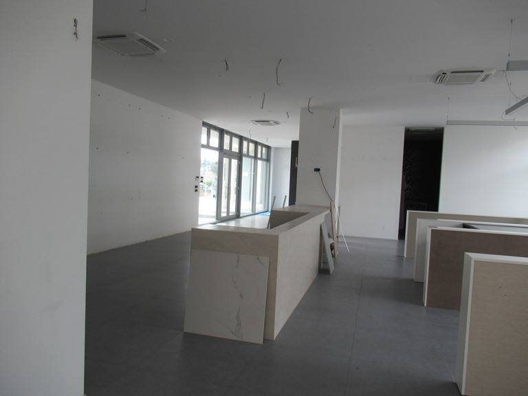 Locale commerciale in vendita a Spoltore, Villa Raspa