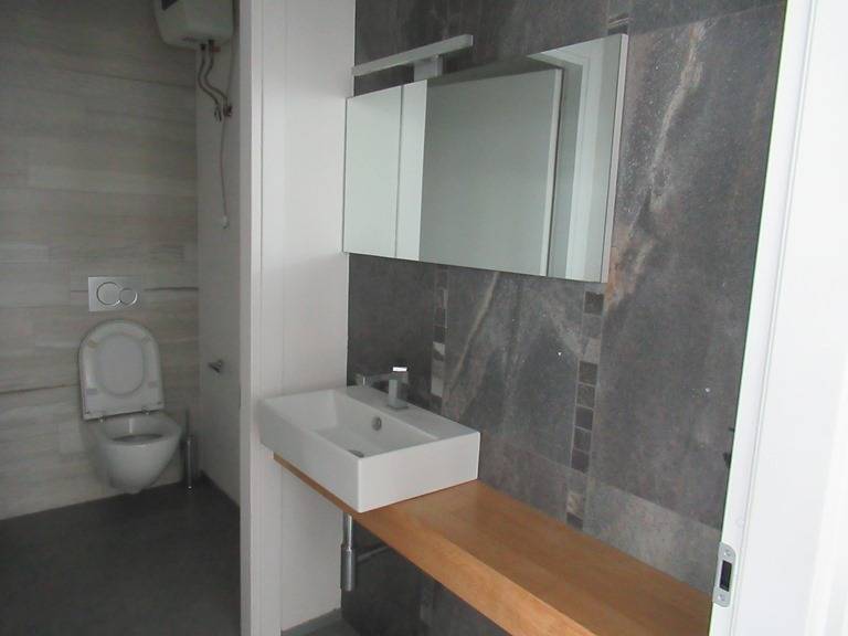 Locale commerciale in vendita a Spoltore, Villa Raspa