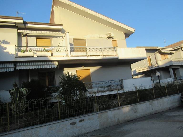 Bifamiliare in vendita a Pescara, Zona Colli