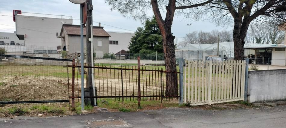 Terreno per attivita industriali-artigianali-commerciali in vendita a Spoltore, Villa Raspa