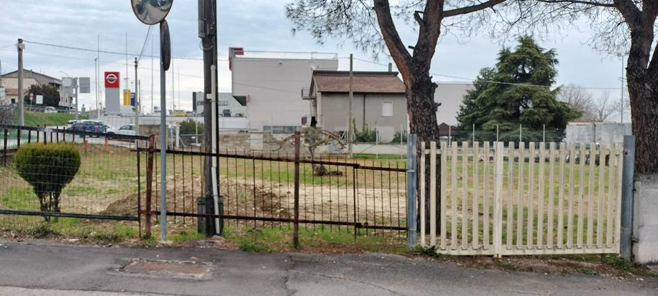 Terreno per attivita industriali-artigianali-commerciali in vendita a Spoltore, Villa Raspa