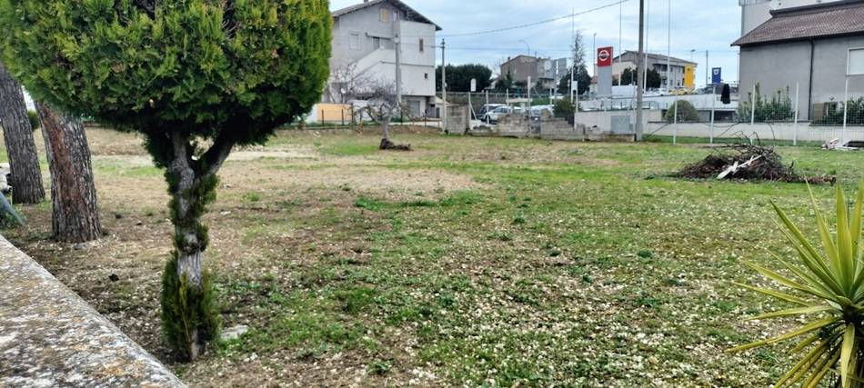 Terreno per attivita industriali-artigianali-commerciali in vendita a Spoltore, Villa Raspa
