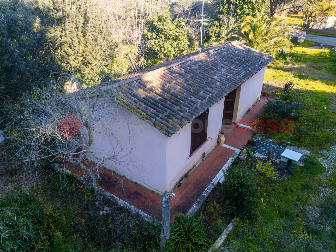 Magazzino con box doppio a Cecina