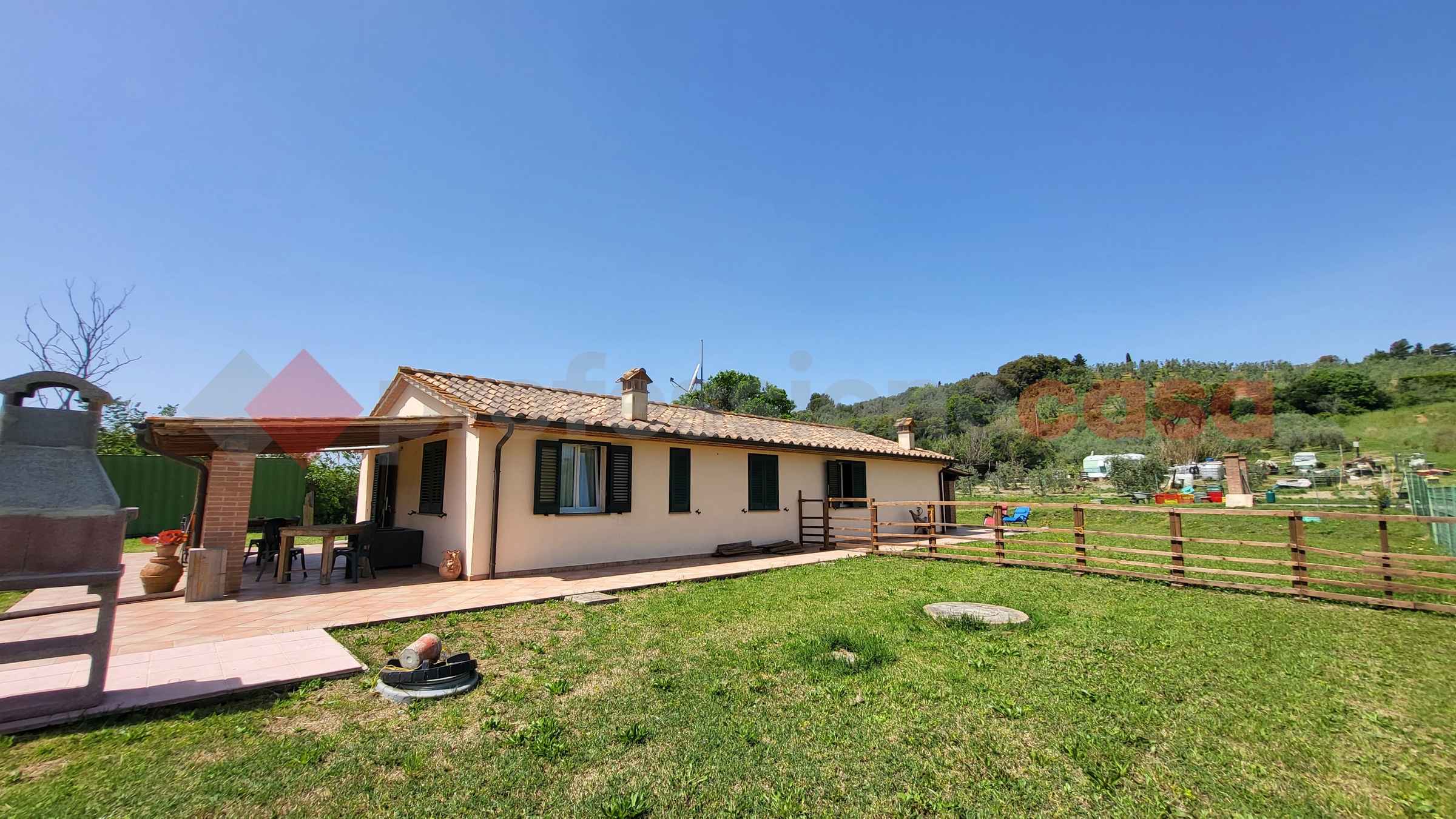 Villa Bifamiliare con giardino a Bibbona