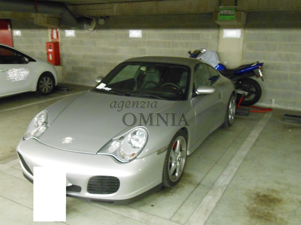 Posto auto coperto in affitto in stazione s.m.n., Firenze