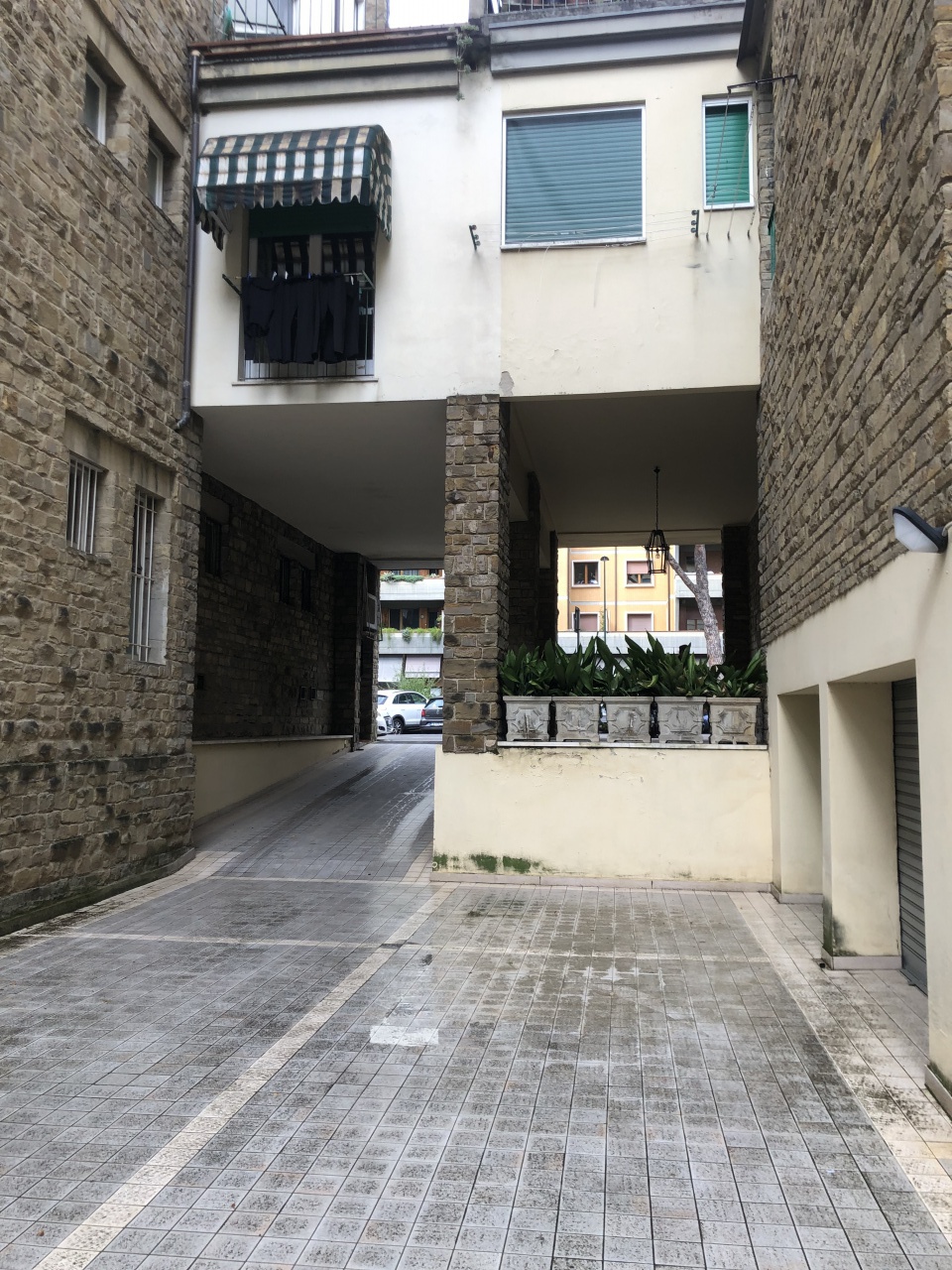 Posto auto coperto con box in via lungo l'affrico, Firenze