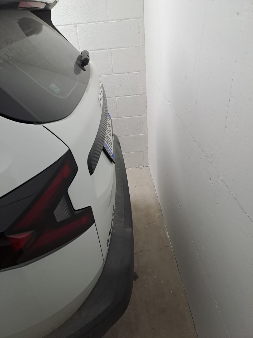 Posto auto coperto con box in via di villa demidoff, Firenze