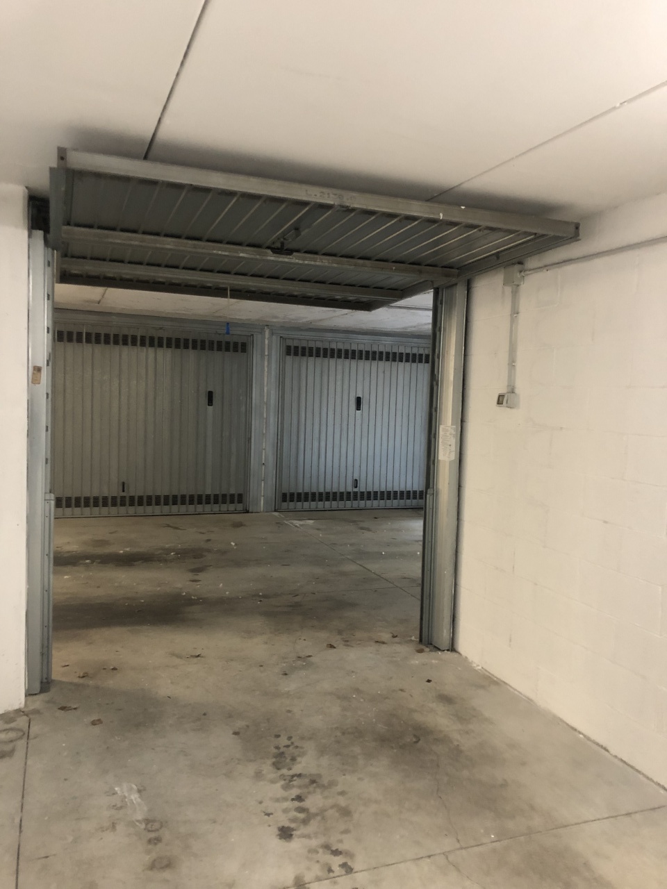 Posto auto coperto con box in via di villa demidoff, Firenze