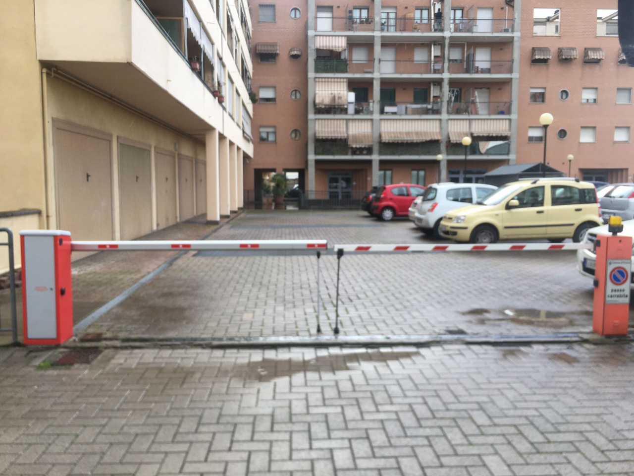 Box/Garage 26mq con box in via reginaldo giuliani, Firenze
