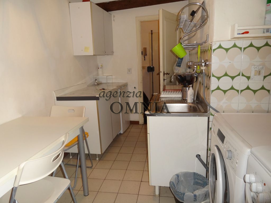 Bilocale arredato in affitto in via delle terme, Firenze