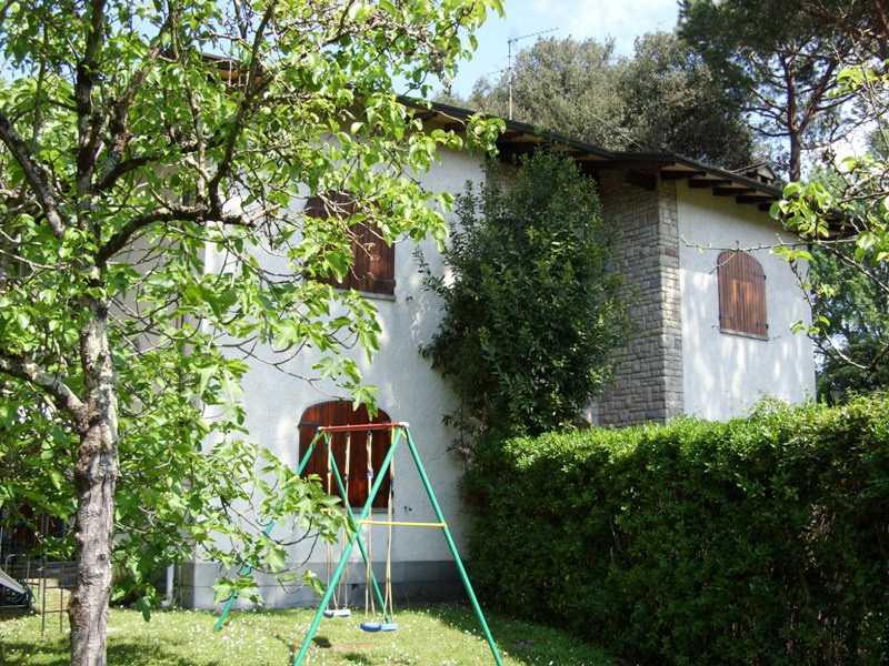 Villa con giardino a Massa