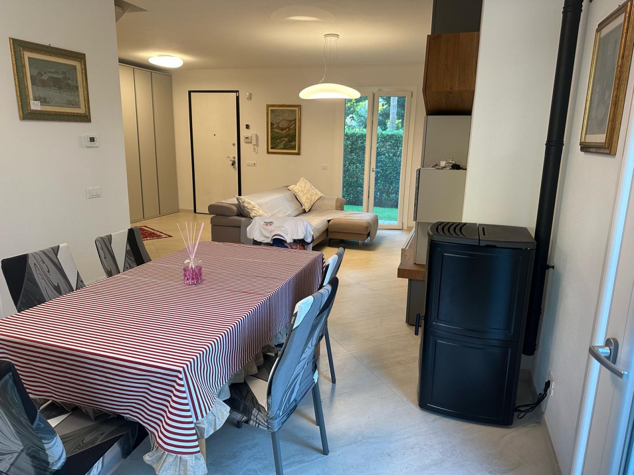 Villa con giardino a Montignoso