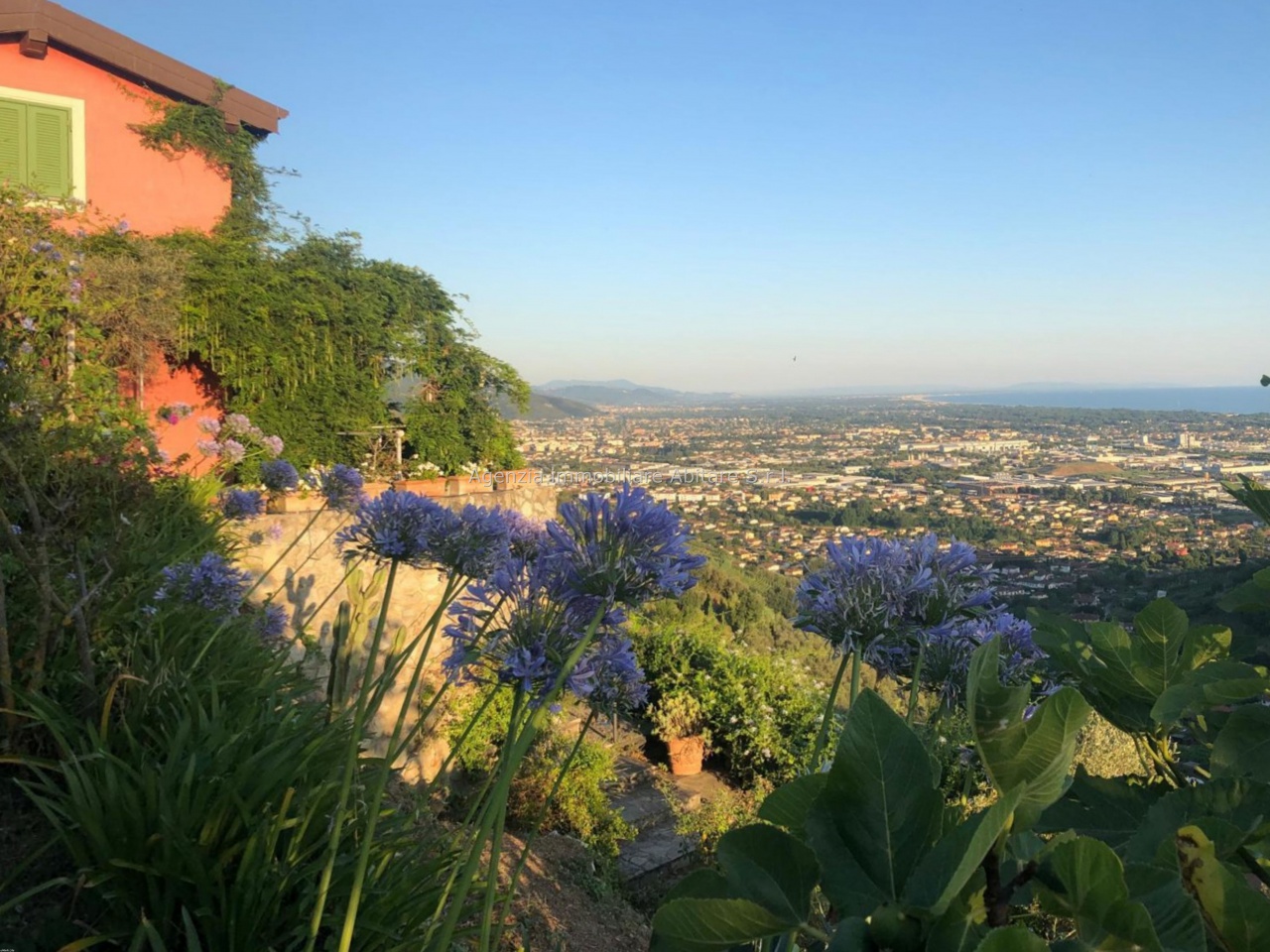 Villa con giardino a Massa
