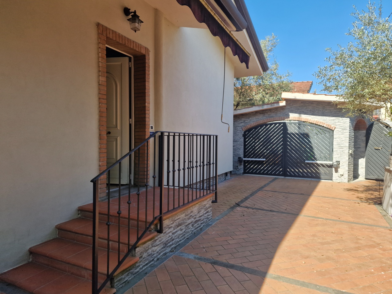 Villa con giardino a Massa