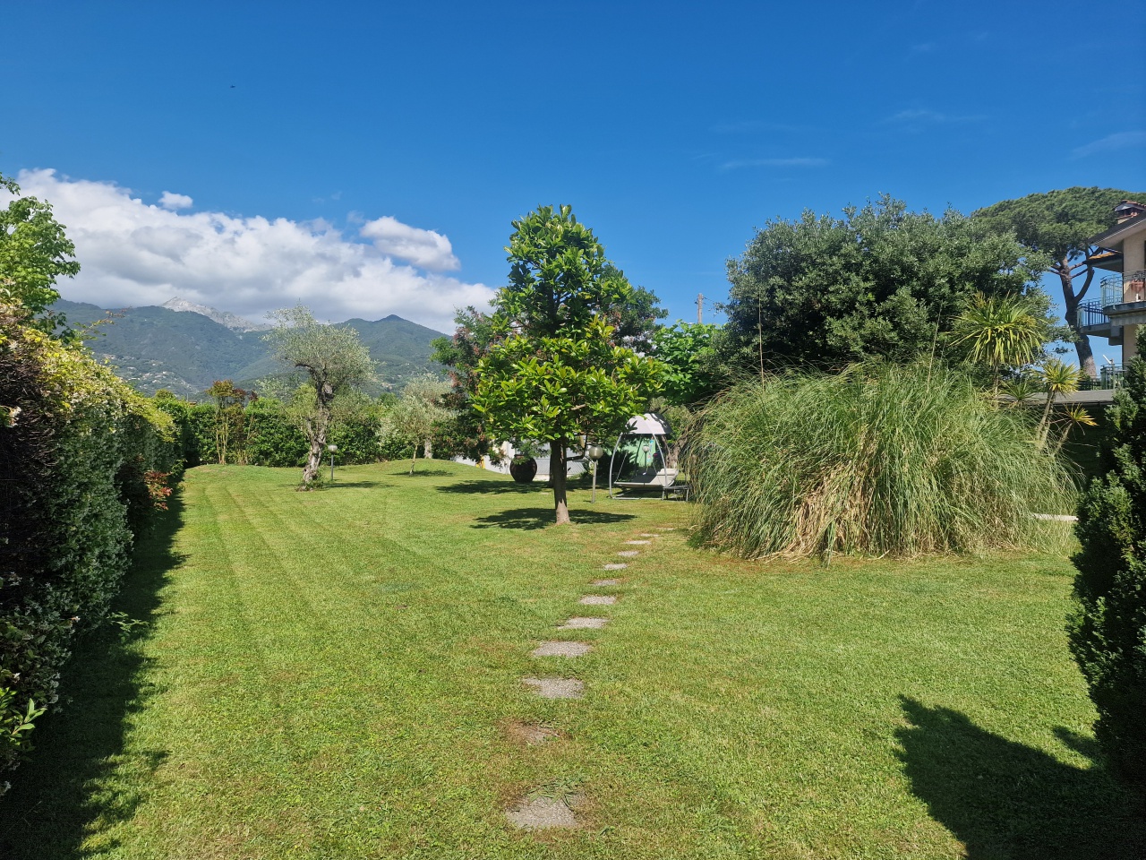 Villa con giardino a Massa