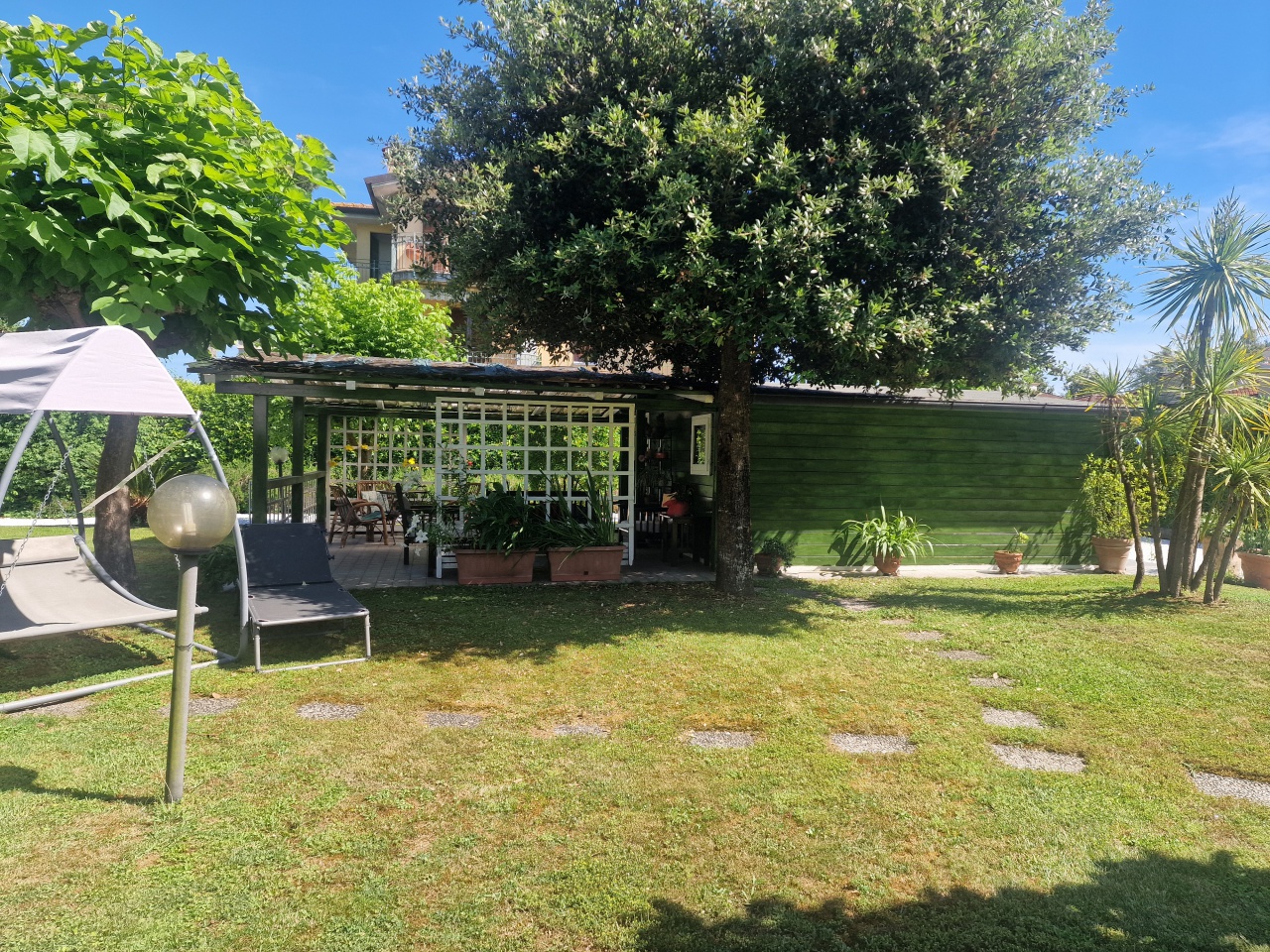Villa con giardino a Massa