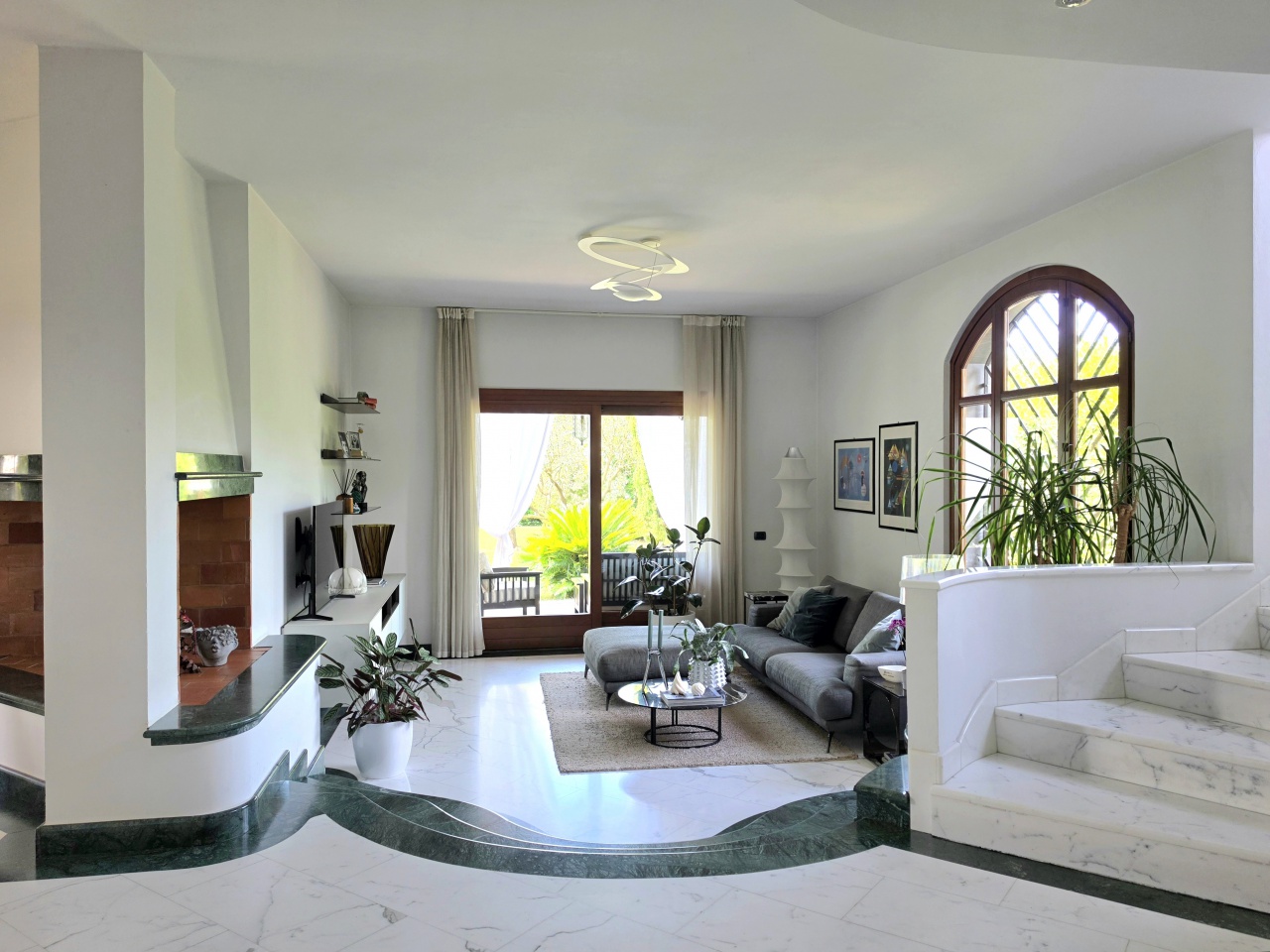 Villa con giardino a Massa