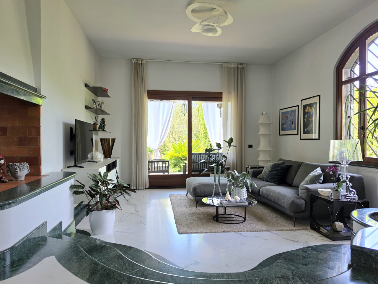 Villa con giardino a Massa